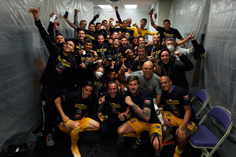 Tigres celebrando título de Concachampions