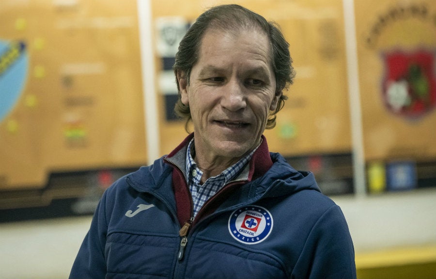 Jaime Ordiales llegando a partido de Cruz Azul