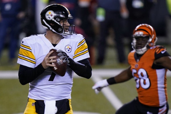 Ben Roethlisberger en acción con Steelers