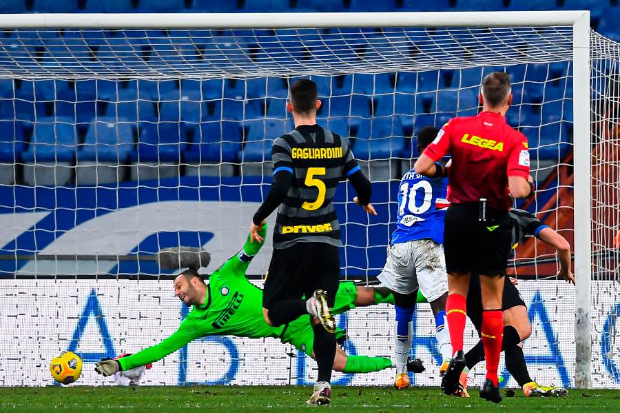 Keita Balde del Sampdoria anotando el segundo de su equipo