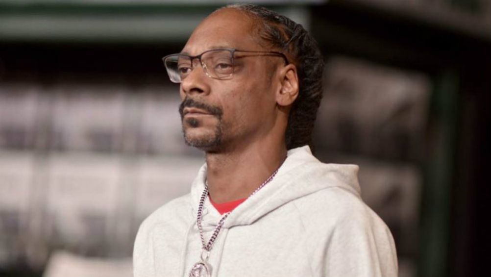 Video: Snoop Dogg made a third row board on AEW Dynamite