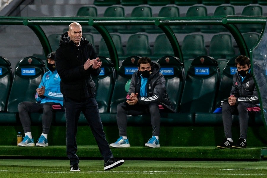 Zinedine Zidane dirigiendo un partido del Real Madrid