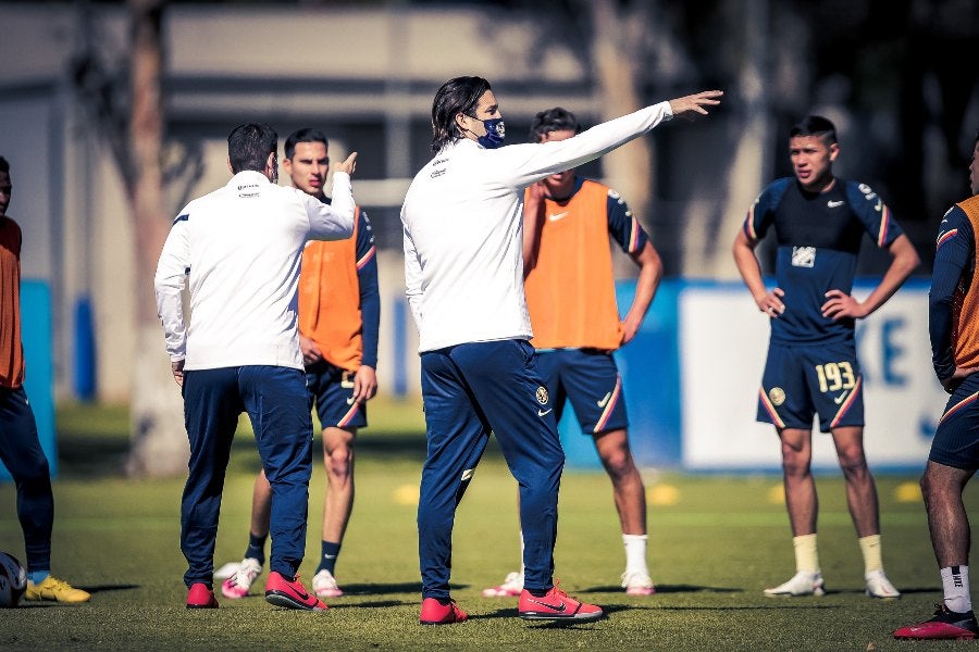 Santiago Solari durante un entrenamiento con América