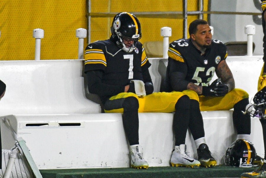 Roethlisberger en la banca durante juego ante Browns