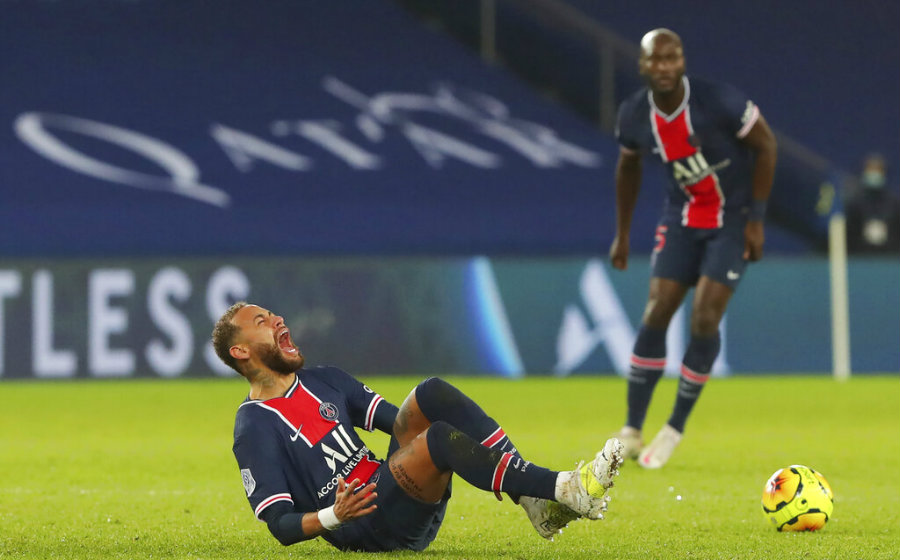 Neymar al lesionarse ante Lyon