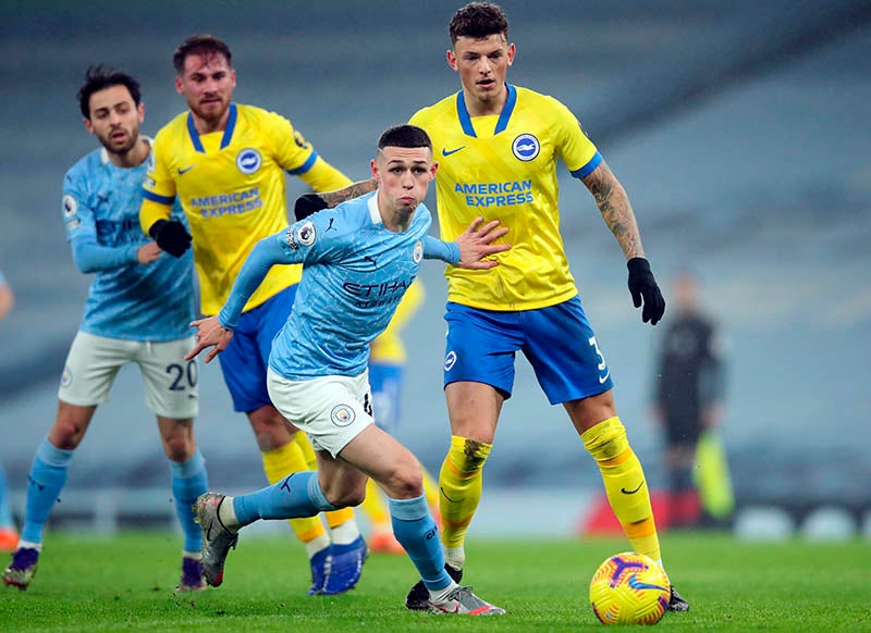 Phil Foden durante el duelo ante Brighton 