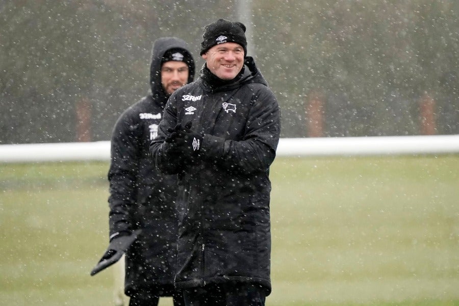 Wayne Rooney en un entrenamiento con el Derby County