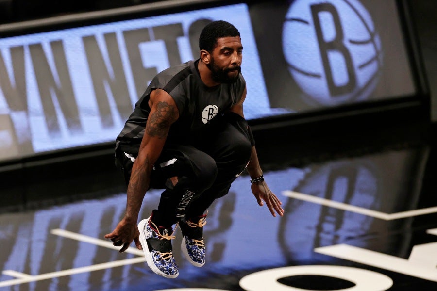 Kyrie Irving previo a un juego con los Nets