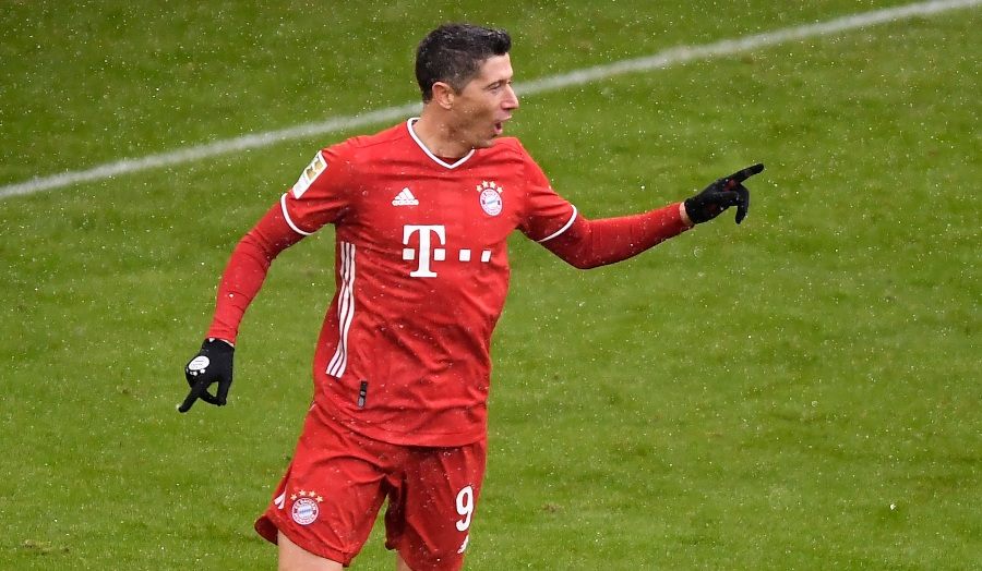 Rober Lewandowski tras notar el primer gol del Bayern