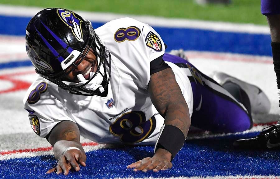 Lamar Jackson salió del juego ante Buffalo