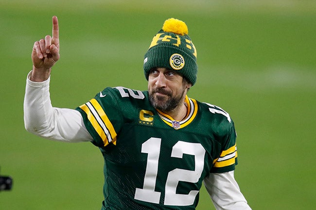 Rodgers corre feliz en Lambeau Field