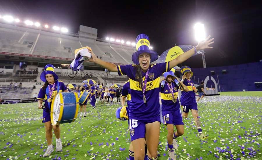 Futbolistas de Xeneizes en pleno festejo