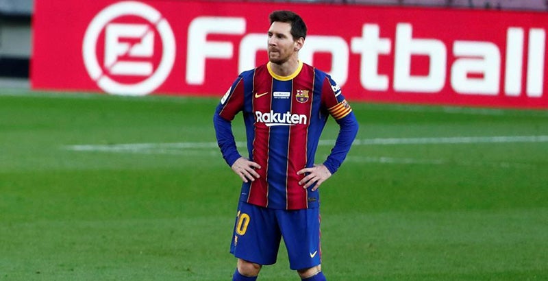 Lionel Messi durante un duelo con el Barcelona 