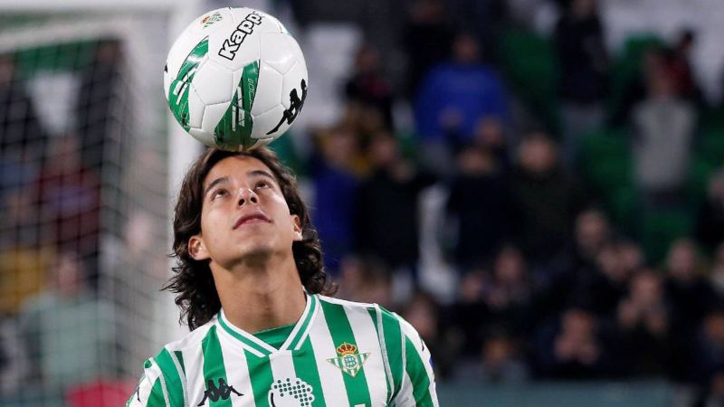 Diego Lainez en partido