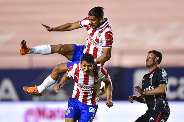 Sepúlveda y Miguel Ponce en una jugada 