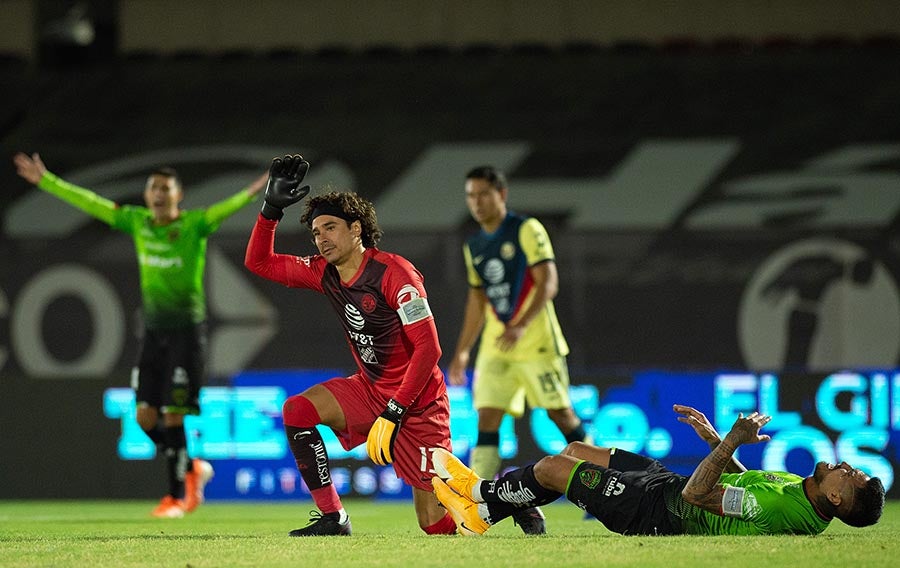 Guillemo Ochoa en duelo ante Juárez FC