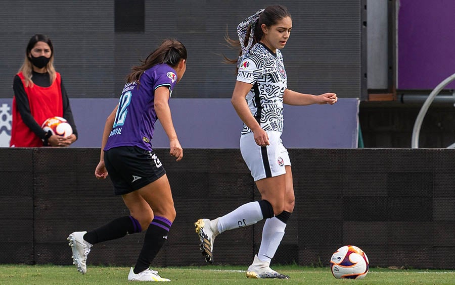 Jana Gutiérrez durante el juego ante Mazatlán FC