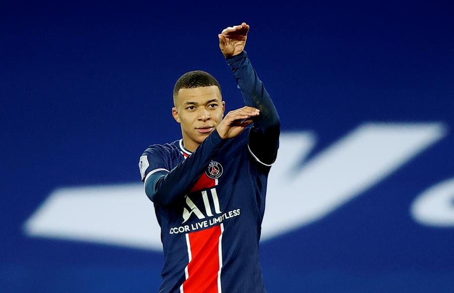 Kylian Mbappé durante un partido con el PSG