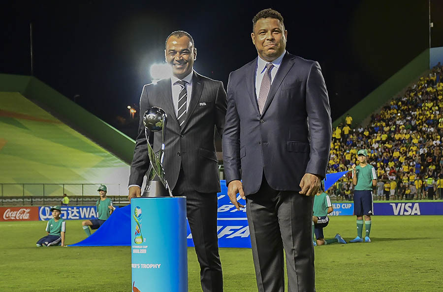 Ronaldo y Cafú previo a la Final del Mundial Sub 17 2019 en Brasil