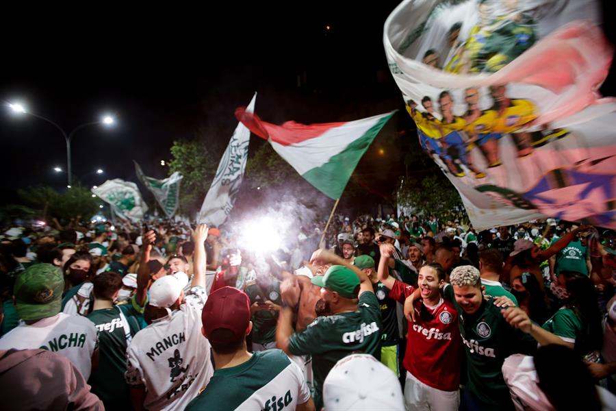 Seguidores del Palmeiras arman fiesta tras el Título
