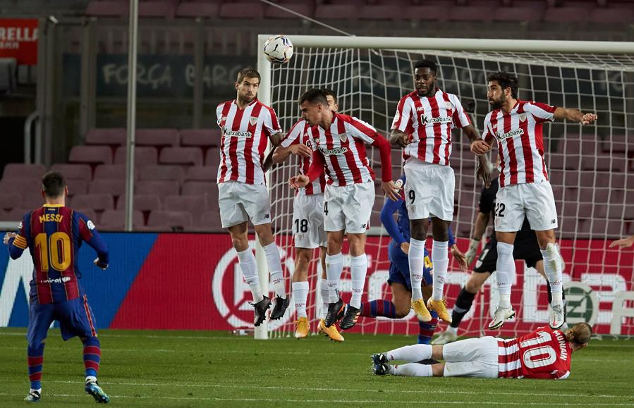 Messi marca de tiro libre ante Athletic de Bilbao