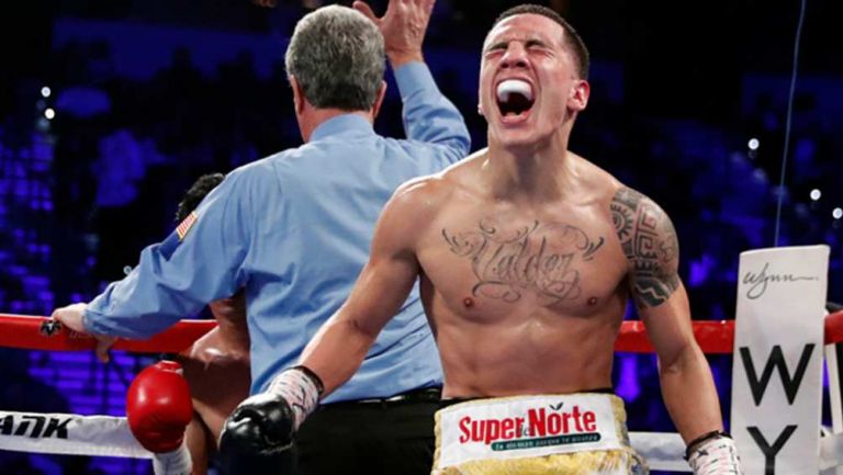 Óscar Valdez celebra una victoria