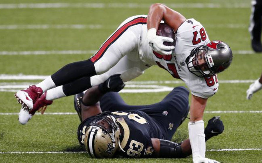 Rob Gronkowksi en partido ante New Orleans Saints