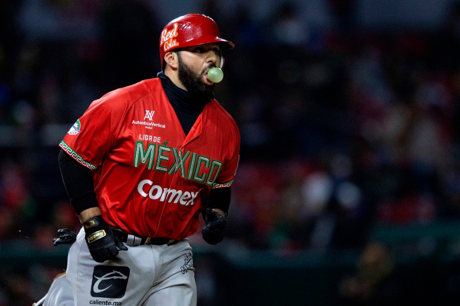 Julián León en el juego entre México y Panamá en la Serie del Caribe