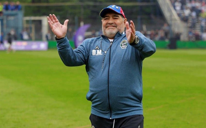 Diego Armando Maradona como entrenador del Gimnasia y Esgrima