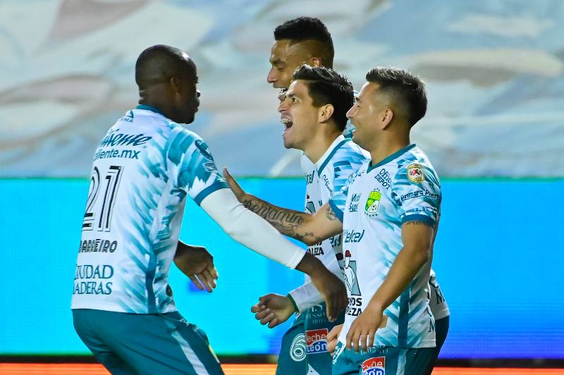 León en festejo de gol