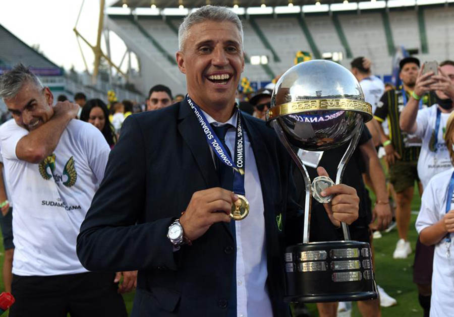 Crespo al ganar las Copa Sudamericana con Defensa y Justicia