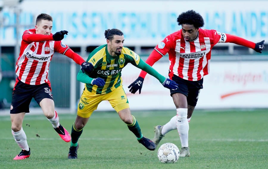 Jugada durante el PSV vs ADO Den Haag