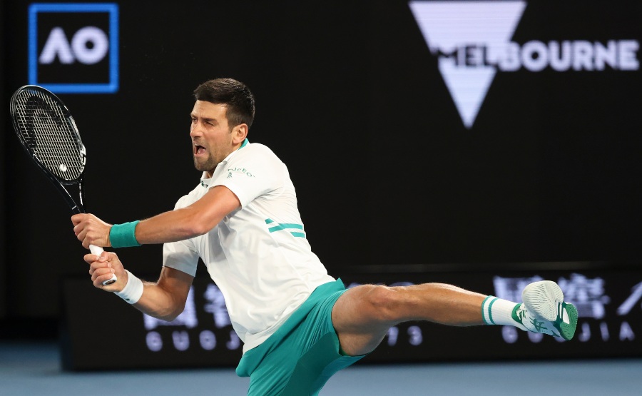 Novak Djokovic durante el juego ante Milos Raonic