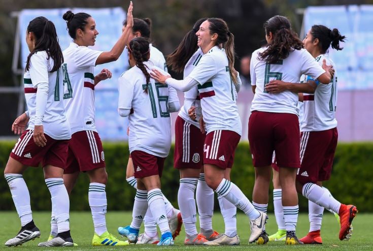 El Tri Femenil festeja anotación en duelo amistoso