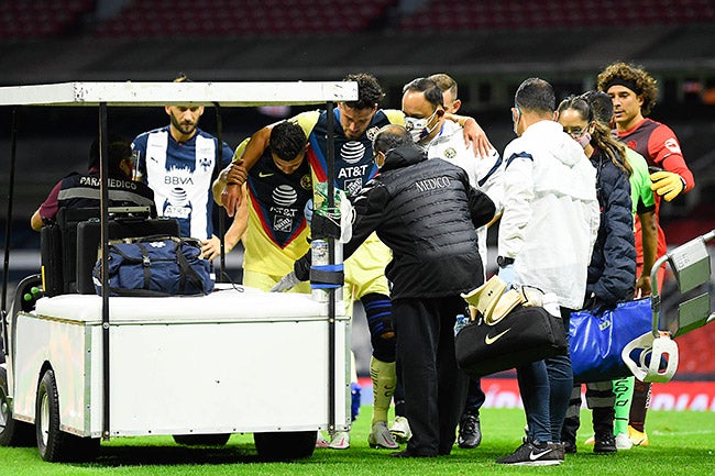 Valdez sale lesionado en el partido contra Monterrey