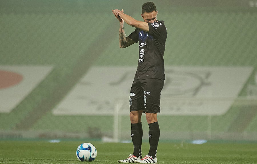 Layún durante juego ante Santos