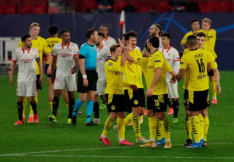 Jugadores del Borussia Dortmund festejan la victoria 