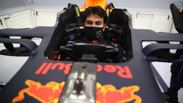 Sergio Pérez en auto de Red Bull 