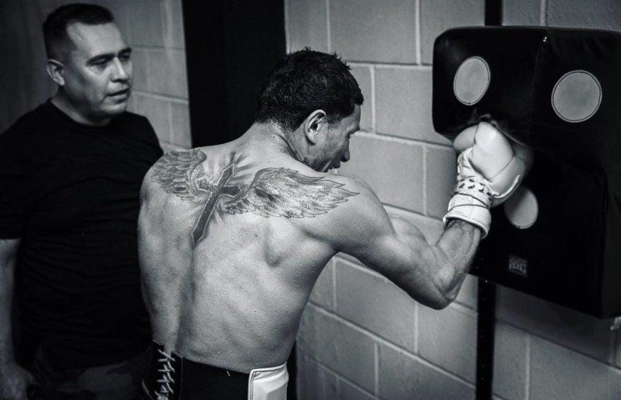 Miguel Berchelt en un entrenamiento con Alfredo Caballero