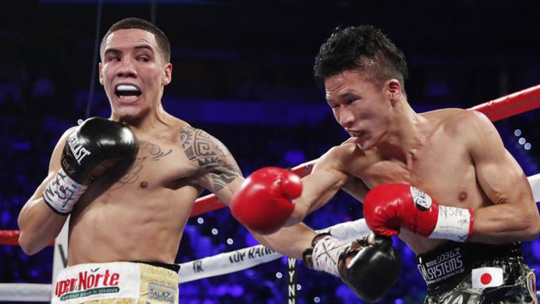 Óscar Valdez en combate contra el japonés Hiroshige Osawa