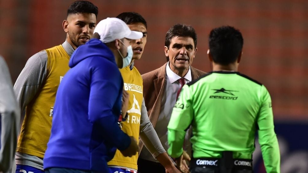 Rocco durante el partido vs Santos 