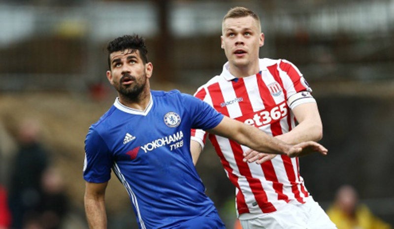 Shawcross en partido ante el Chelsea