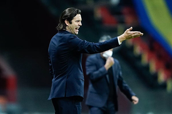 Santiago Solari en un partido con las Águilas