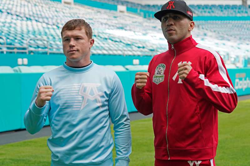 Canelo Álvarez en presentación 