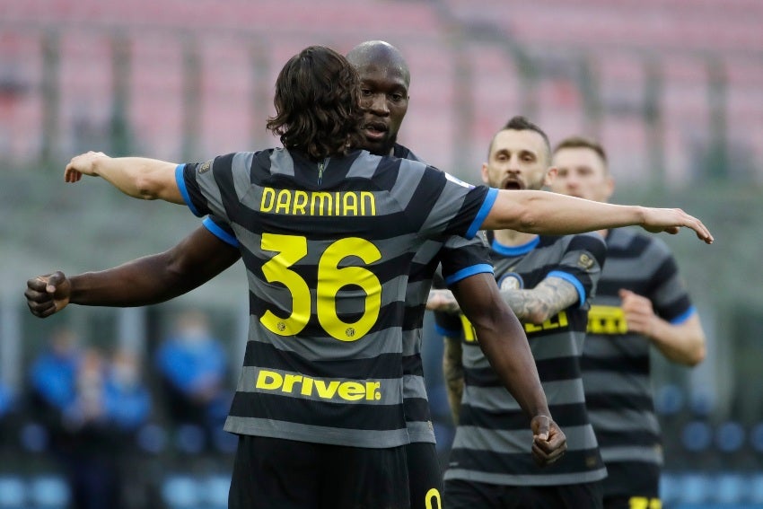 Jugadores del Inter de Milán tras anotar un gol a favor