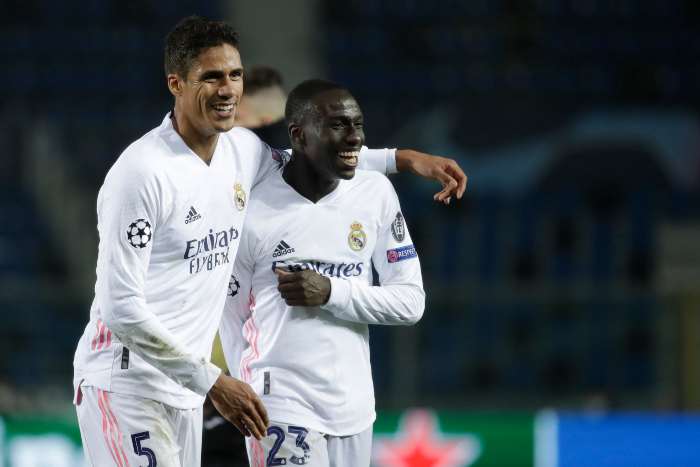 Raphaël Varane en acción con Real Madrid