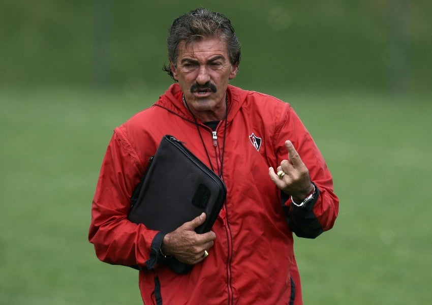 Ricardo La Volpe en un entrenamiento del Atlas