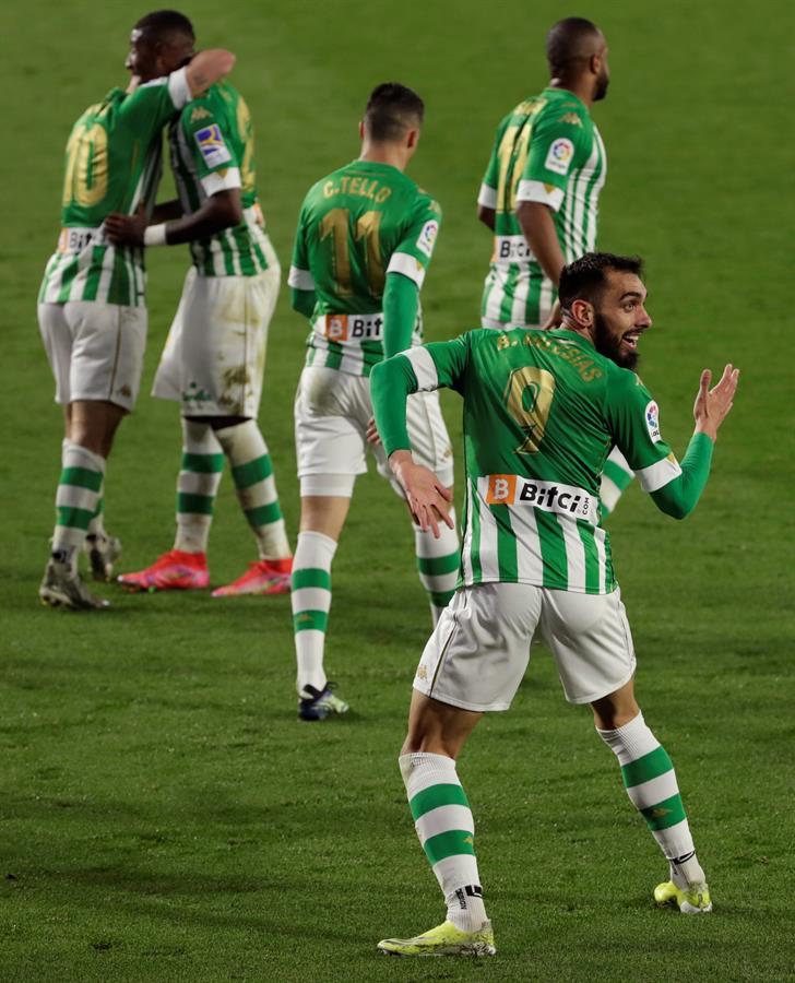 Borja Iglesias en festejo con Betis