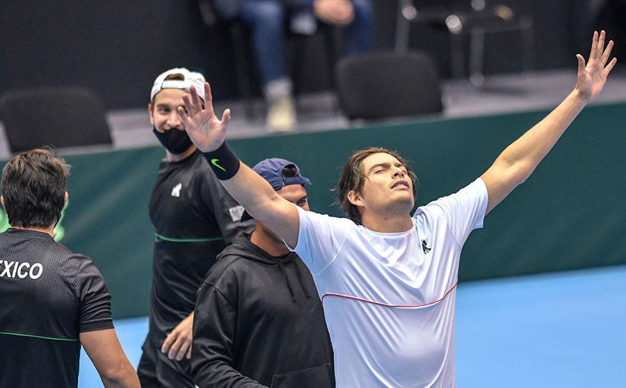 López Villaseñor al vencer en la Copa Davis