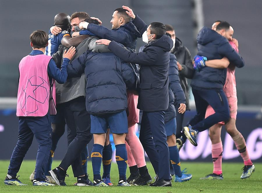 Porto celebra clasificación a Cuartos de Final